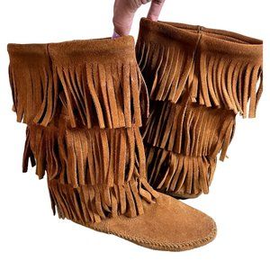 Minnetonka Moccasin Women's 3 layered Fringed Boot size 8